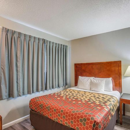 Econo Lodge Inn & Suites Yreka Eksteriør billede