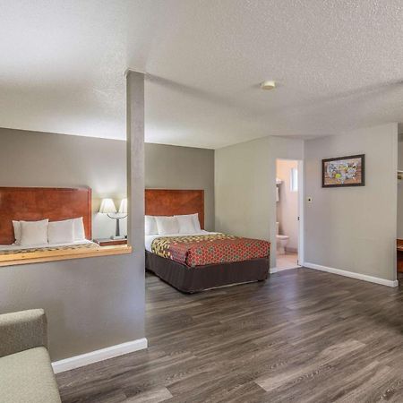 Econo Lodge Inn & Suites Yreka Eksteriør billede