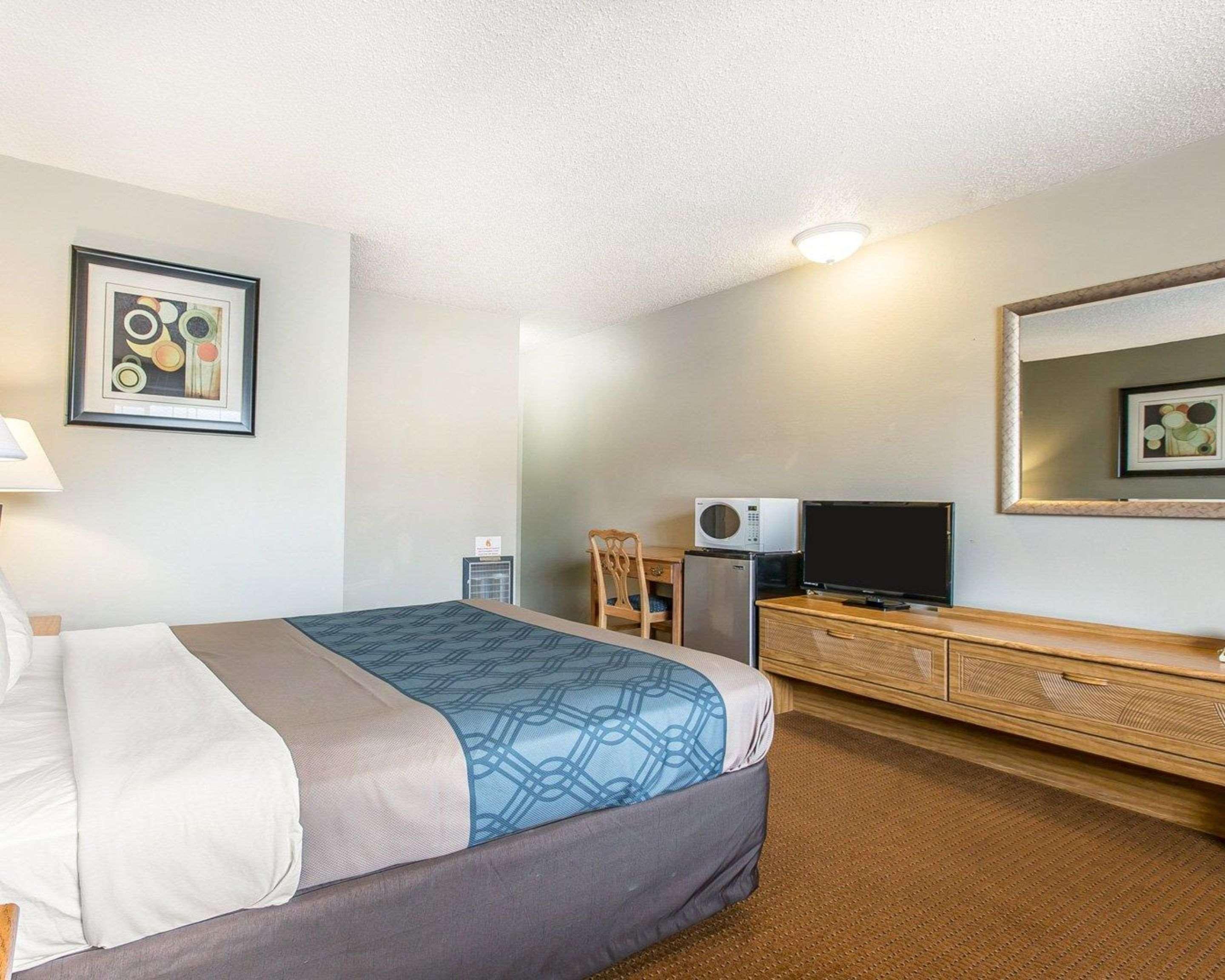 Econo Lodge Inn & Suites Yreka Eksteriør billede