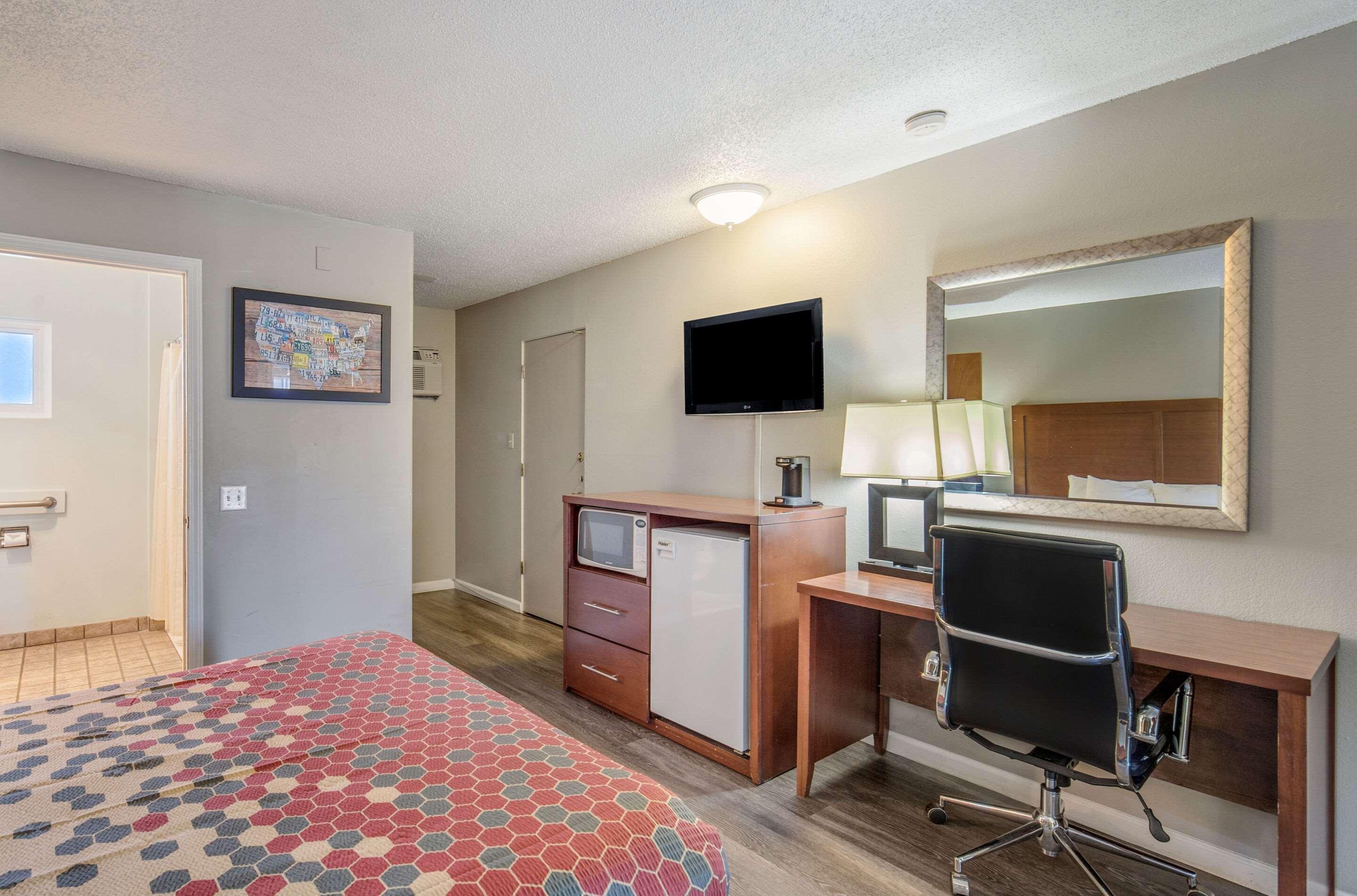 Econo Lodge Inn & Suites Yreka Eksteriør billede