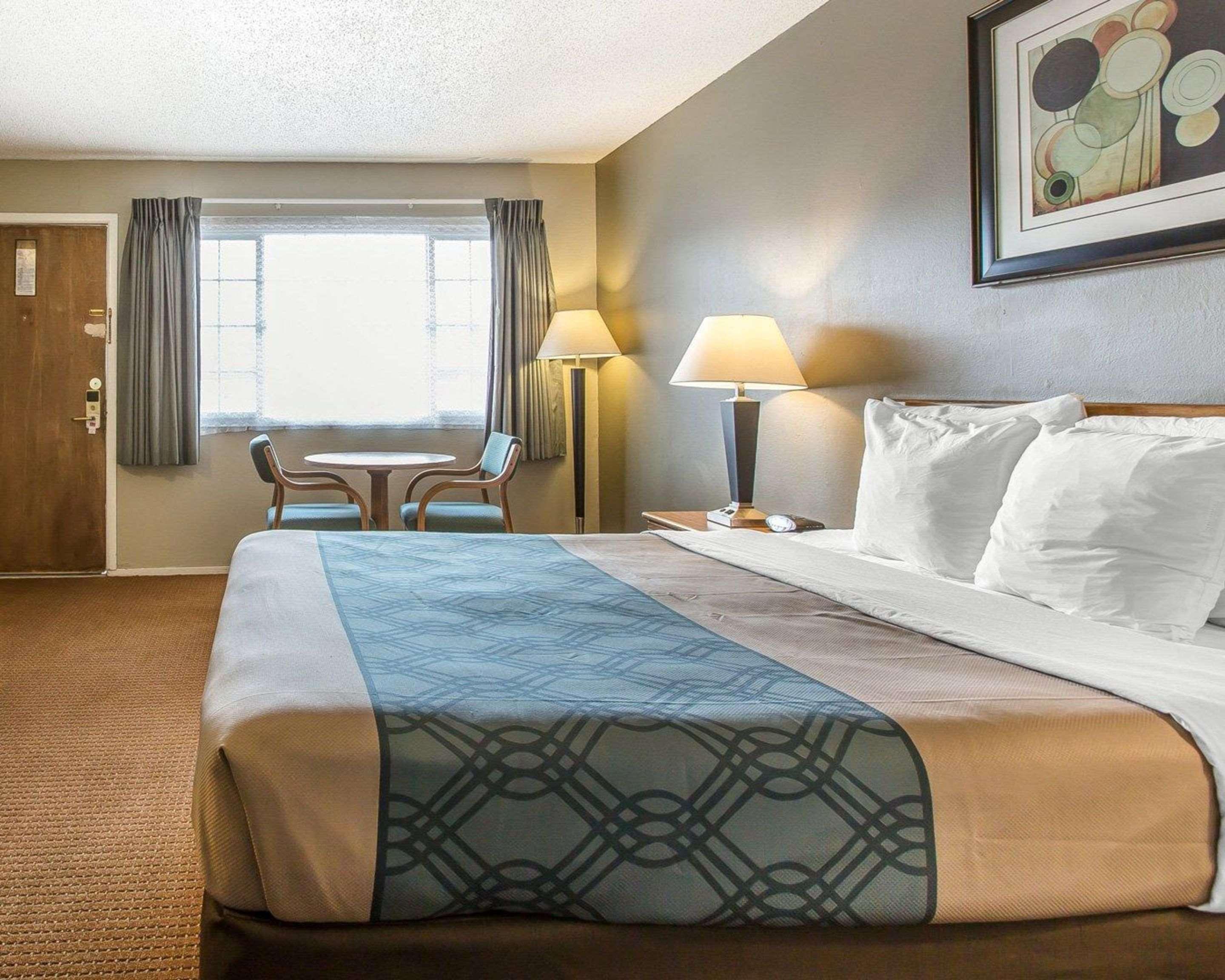 Econo Lodge Inn & Suites Yreka Eksteriør billede