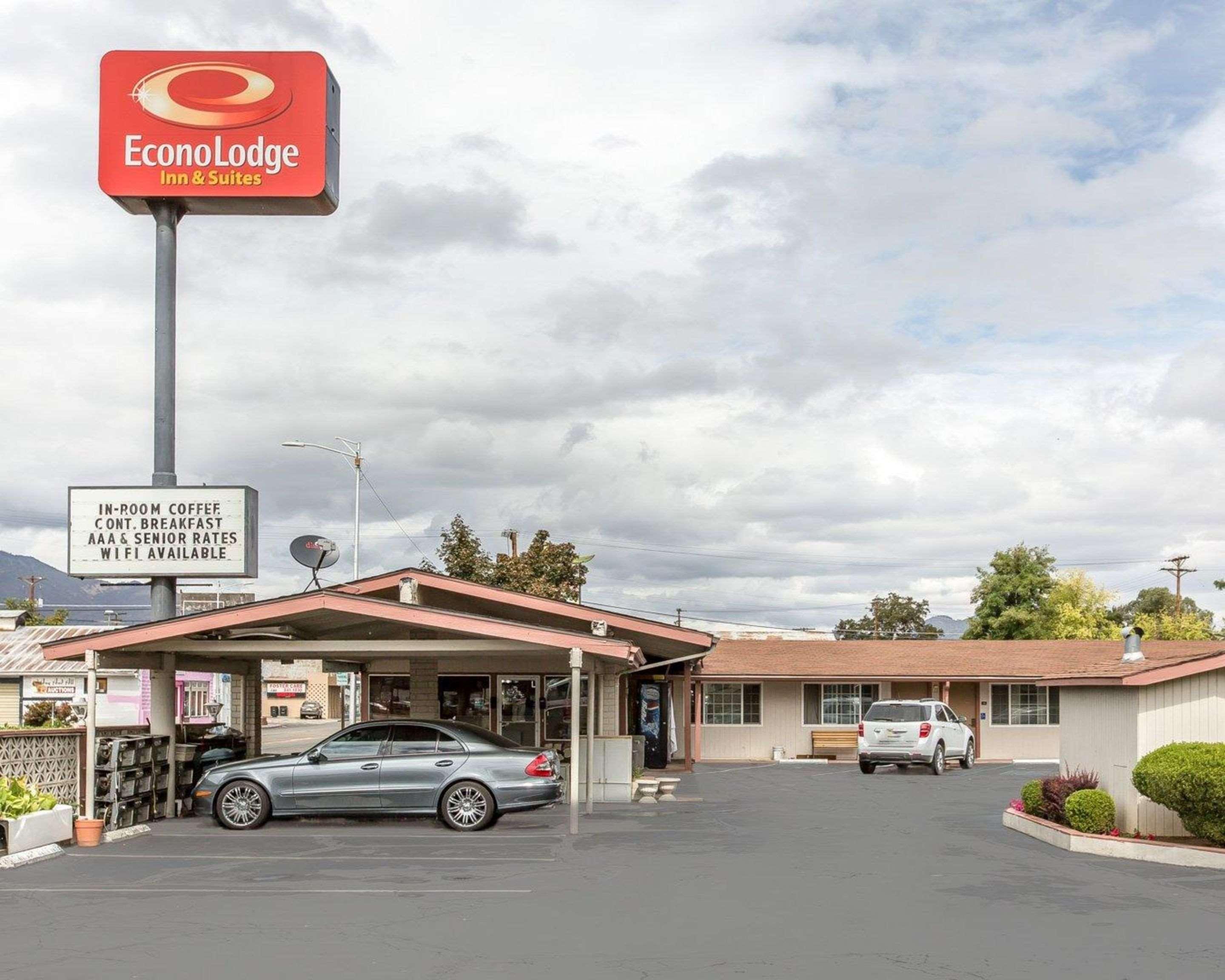 Econo Lodge Inn & Suites Yreka Eksteriør billede