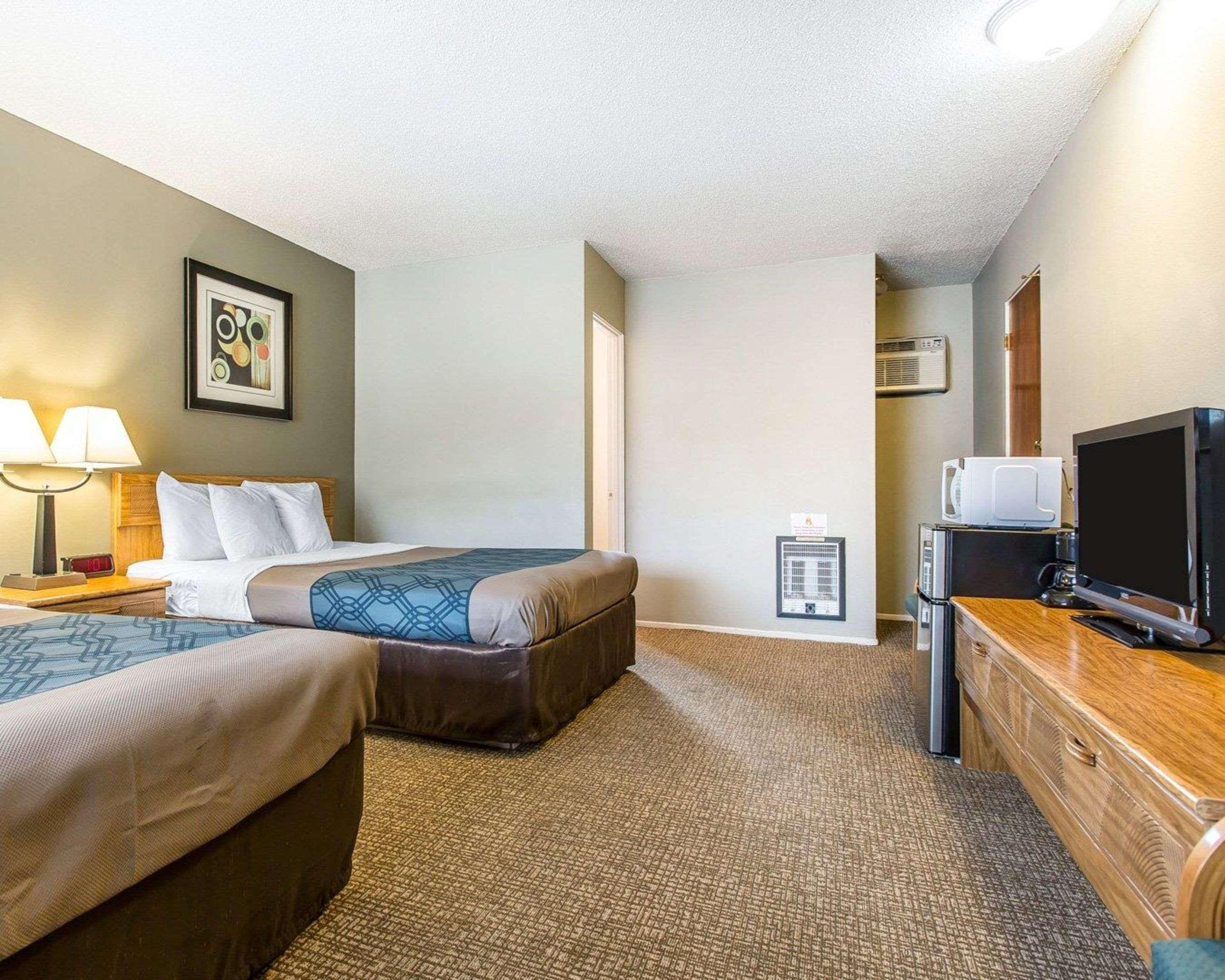 Econo Lodge Inn & Suites Yreka Eksteriør billede
