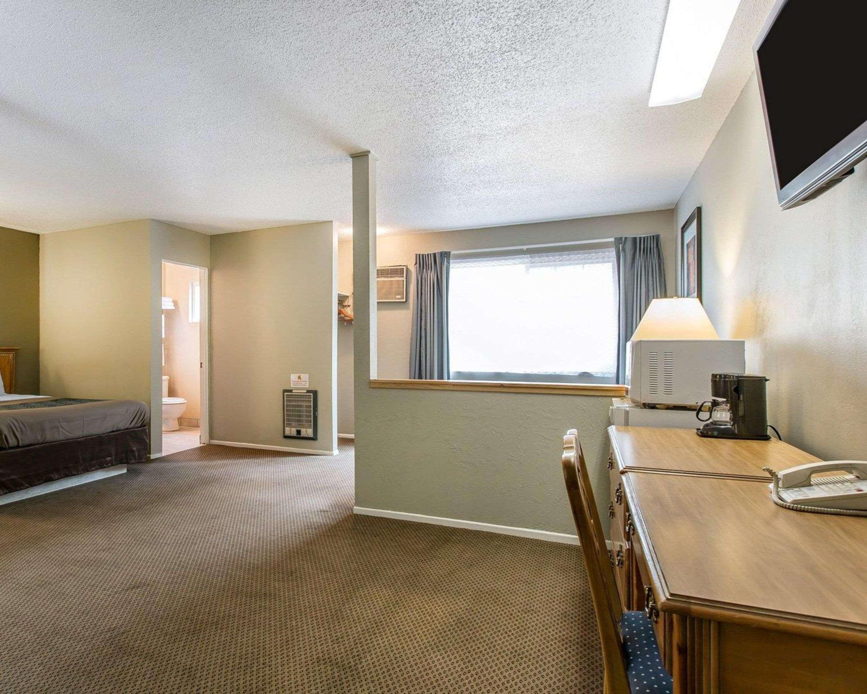 Econo Lodge Inn & Suites Yreka Eksteriør billede