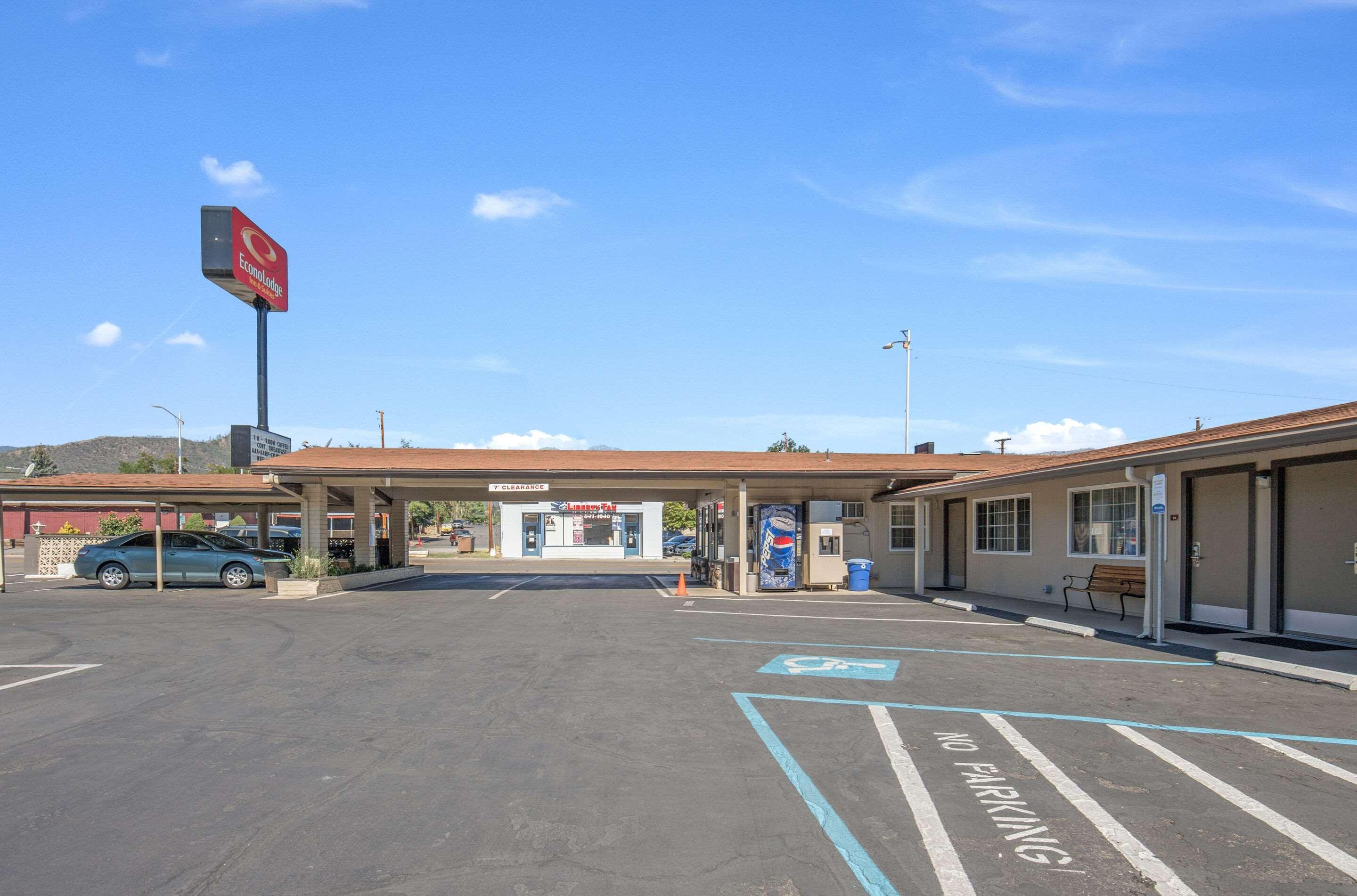 Econo Lodge Inn & Suites Yreka Eksteriør billede