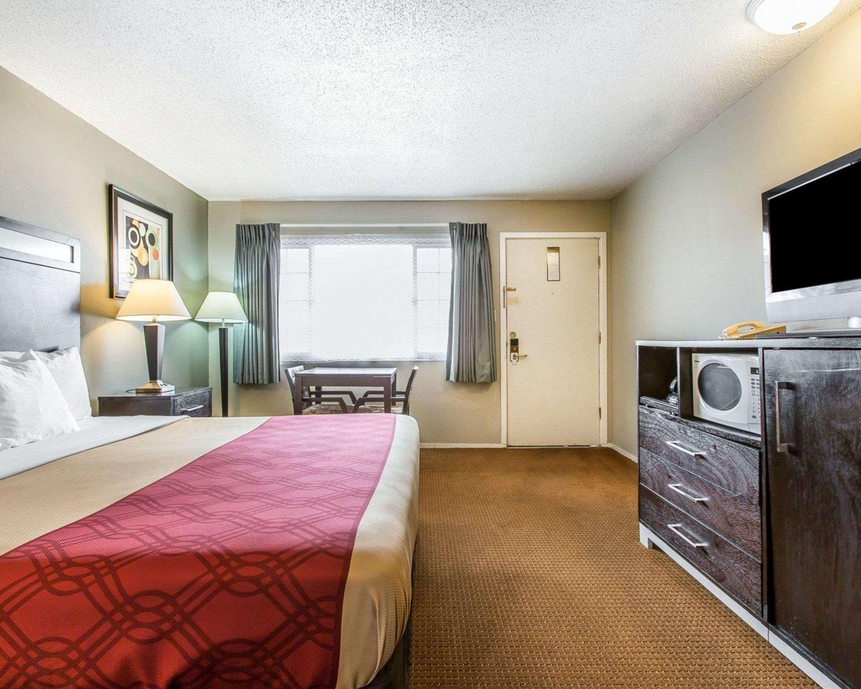 Econo Lodge Inn & Suites Yreka Eksteriør billede