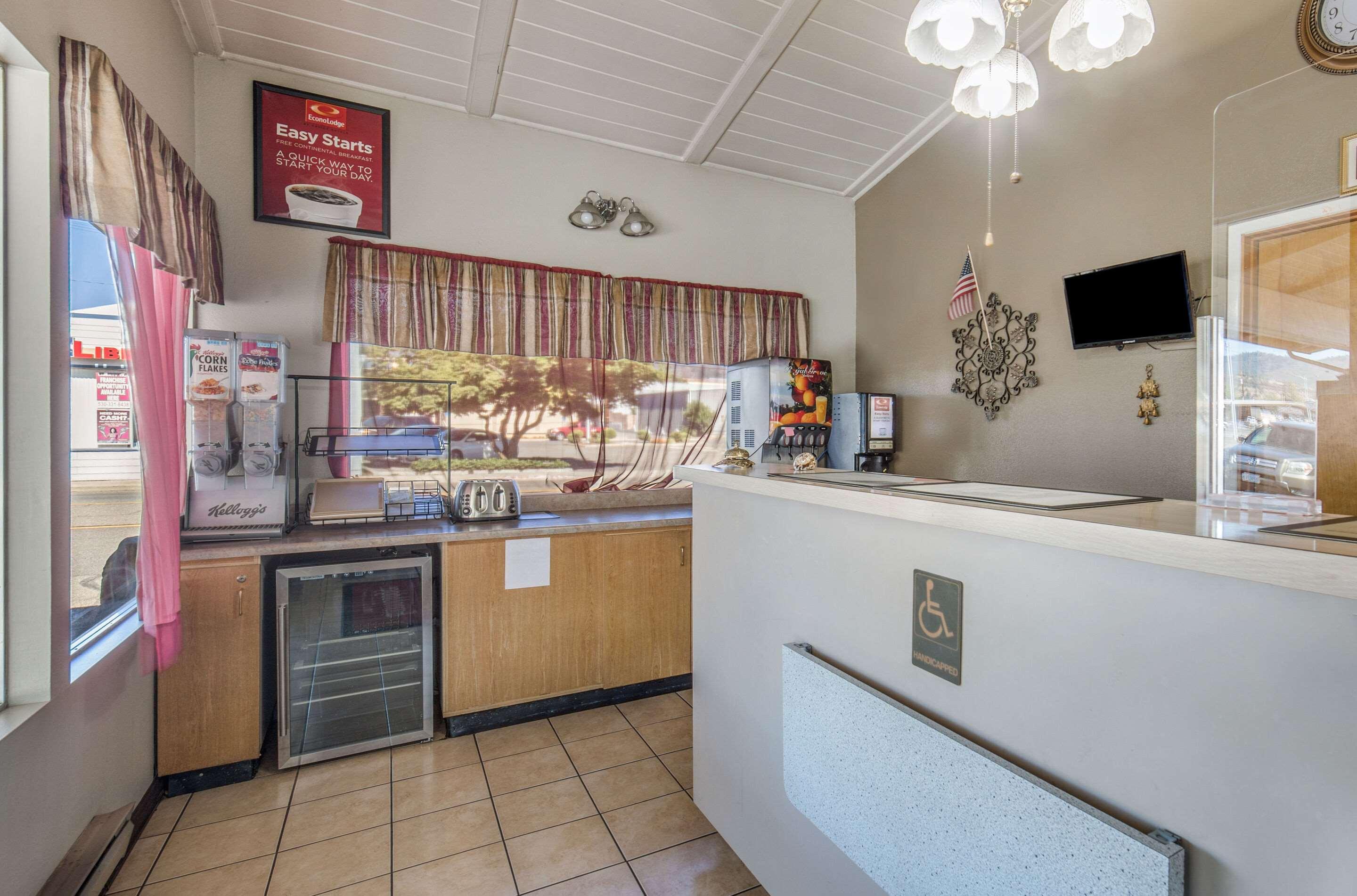 Econo Lodge Inn & Suites Yreka Eksteriør billede