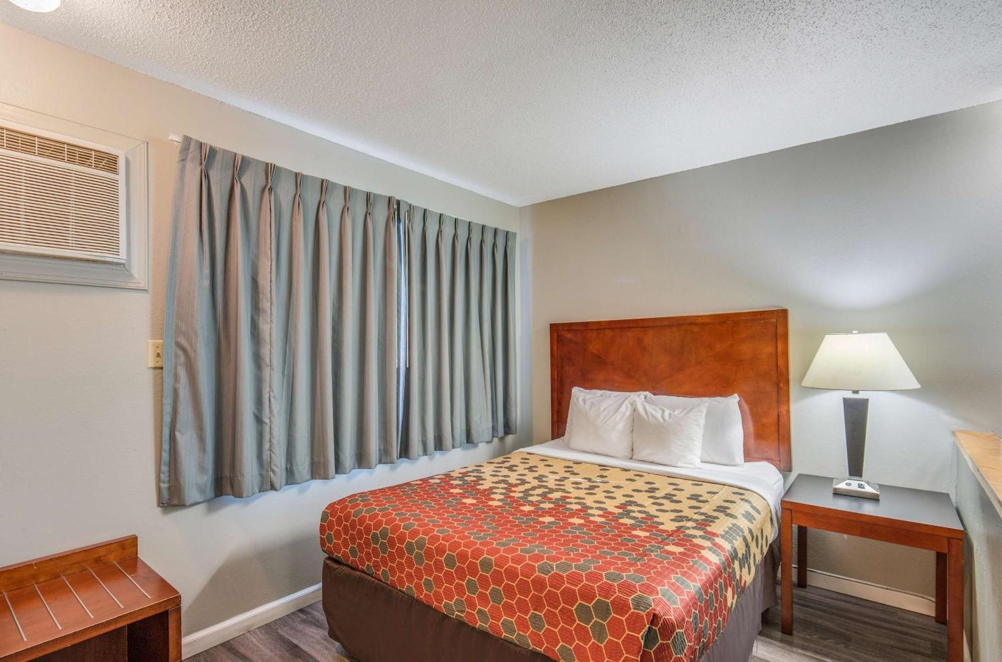 Econo Lodge Inn & Suites Yreka Eksteriør billede