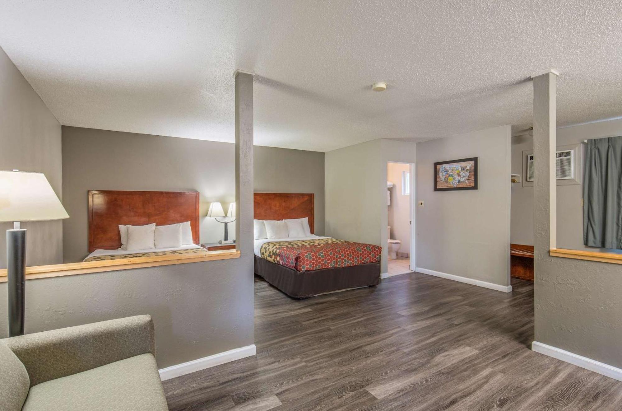 Econo Lodge Inn & Suites Yreka Eksteriør billede