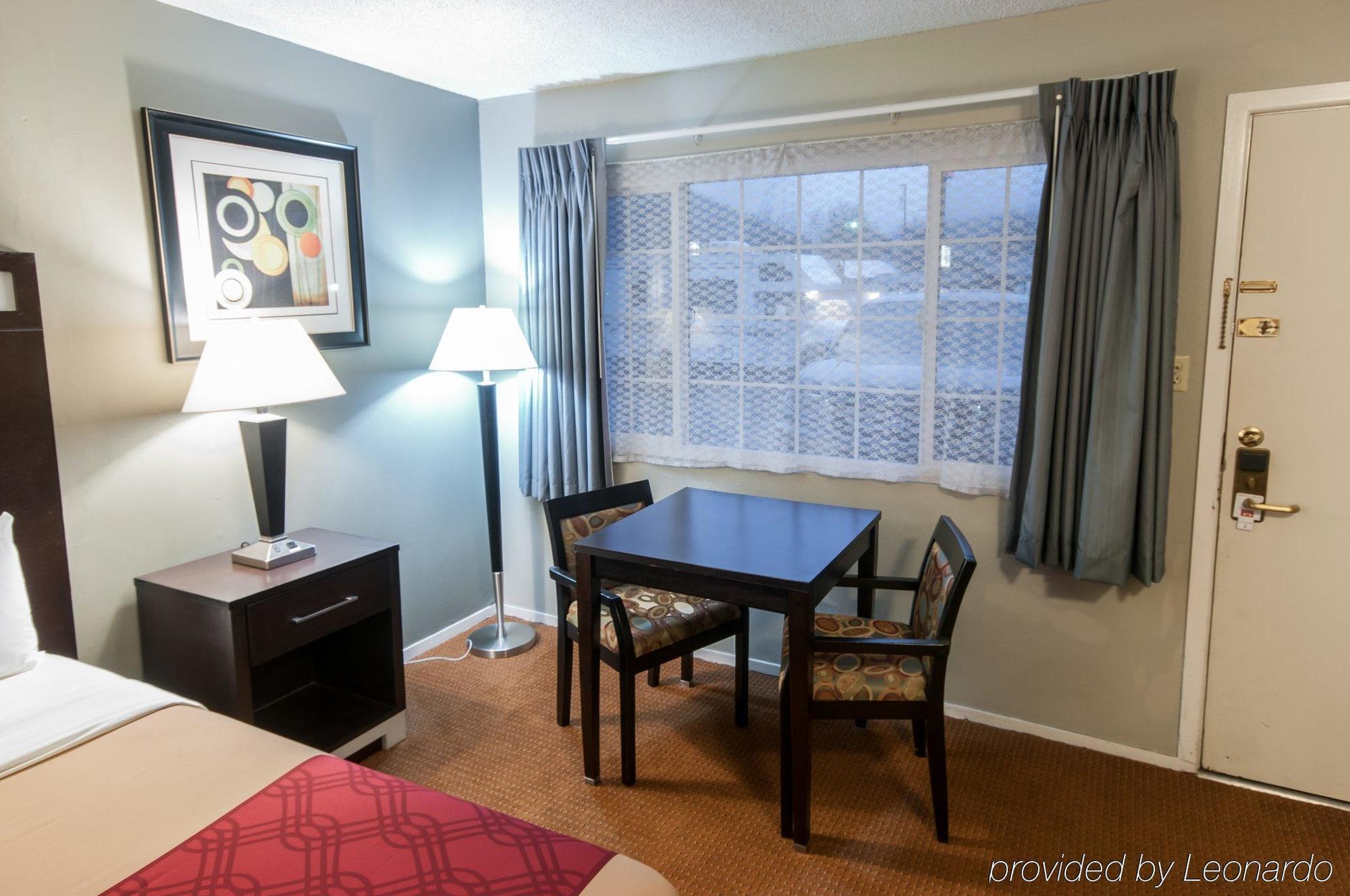 Econo Lodge Inn & Suites Yreka Eksteriør billede