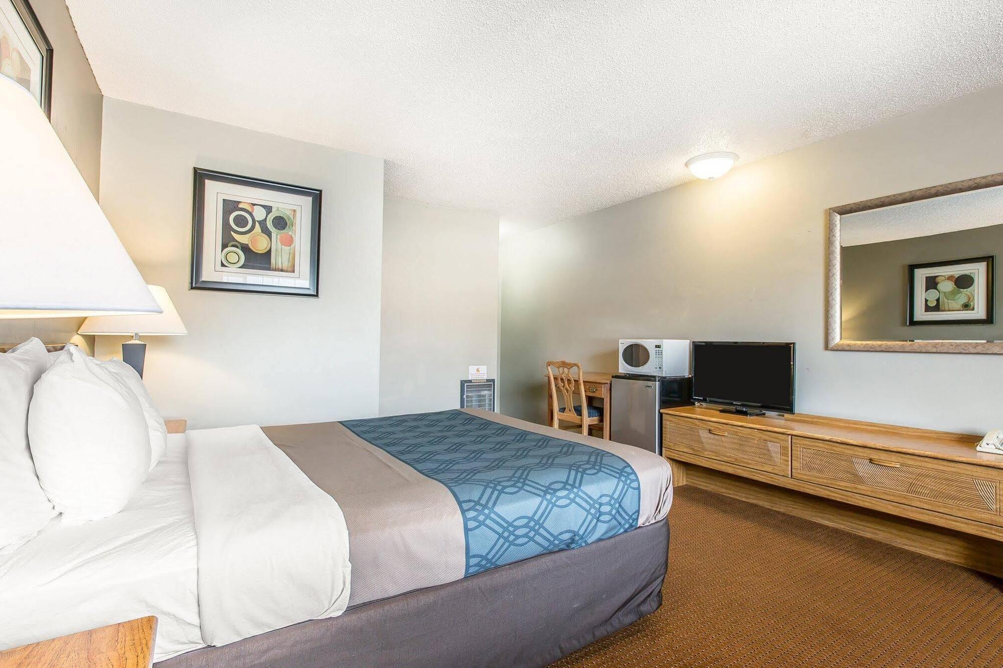 Econo Lodge Inn & Suites Yreka Eksteriør billede